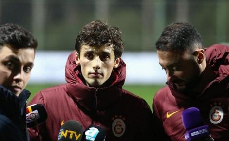 Galatasaray Da Bek Degisimi Galatasaray Da Bekler Degisiyor Web Aslan Galeri